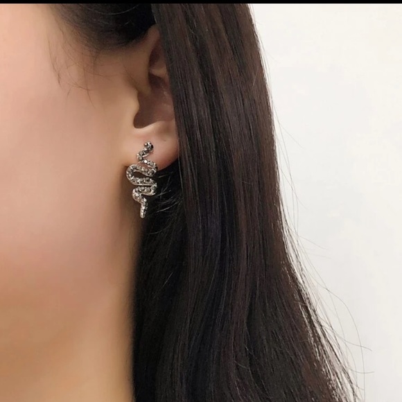 🐍 Serpent Snake Rhinestone Gun Black Earrings 🐍 - Picture 4 of 6